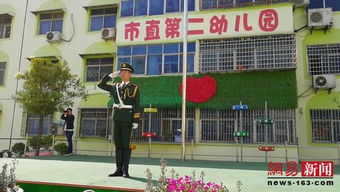 新密市直二幼升旗仪式,国旗护卫队惹人眼