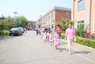 大图直击 设备公司家的小宝贝探访父母亲手打造的变形金刚——泰达二幼